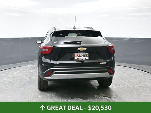 Used 2025 Chevrolet Trax LT image 13