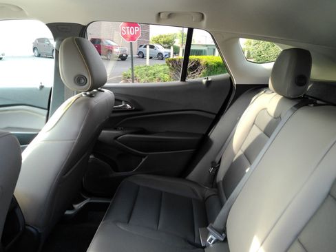 Used 2025 Chevrolet Trax ACTIV w/ Sunroof Package FWD image 12