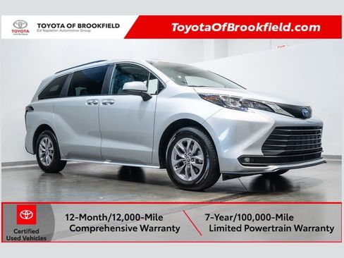Used 2025 Toyota Sienna XLE image 1