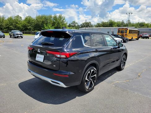 Used 2024 Mitsubishi Outlander SE FWD image 6