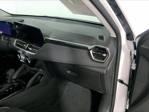 Used 2025 Chevrolet TrailBlazer LT AWD/4WD image 16