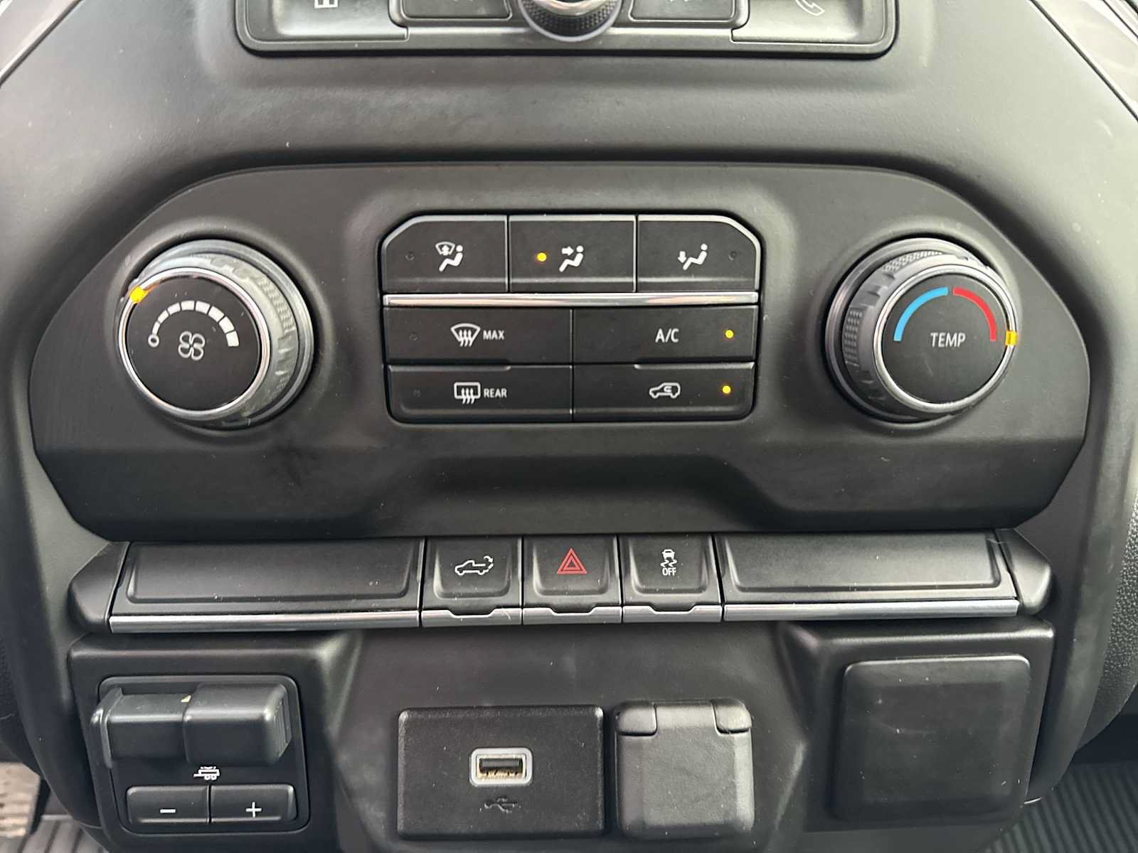 Used 2019 Chevrolet Silverado 1500 Custom w/ Custom Value Package AWD/4WD image 23