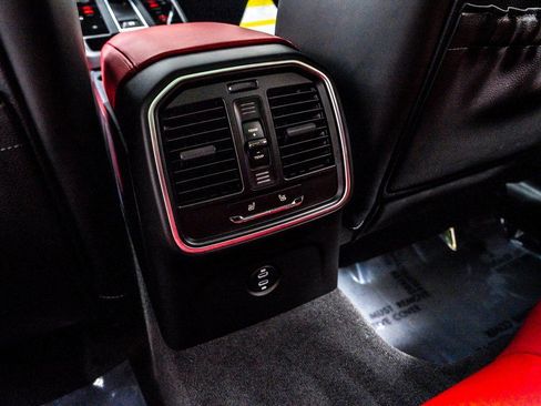 New 2026 Porsche Macan image 28