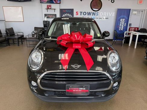 Used 2019 MINI Cooper 4-Door Hardtop FWD image 2