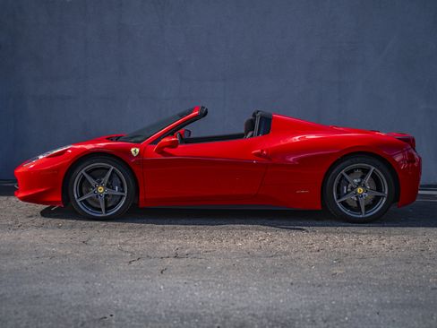 Used 2014 Ferrari 458 Spider image 2
