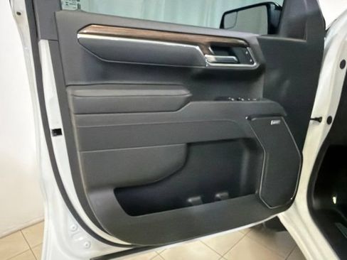 Used 2025 Chevrolet Silverado 1500 LT Trail Boss w/ Convenience Package II AWD/4WD image 10