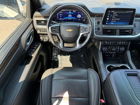 Used 2022 Chevrolet Suburban Premier RWD image 16
