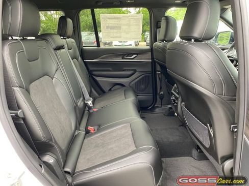 New 2026 Jeep Grand Cherokee Altitude AWD/4WD image 7