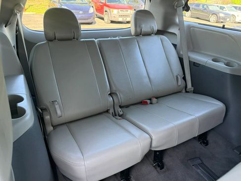 Used 2014 Toyota Sienna XLE AWD/4WD image 26