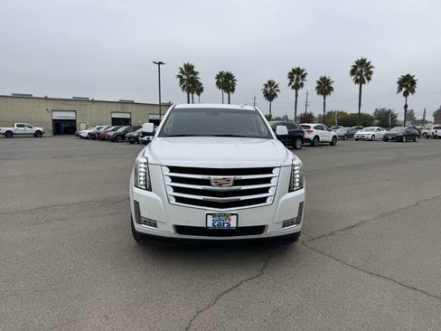 Used 2017 Cadillac Escalade Luxury image 4