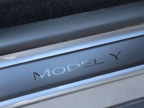 Used 2026 Tesla Model Y Long Range image 27