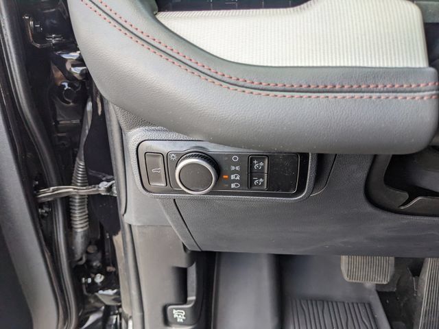 Used 2025 Ford Explorer Active RWD image 31