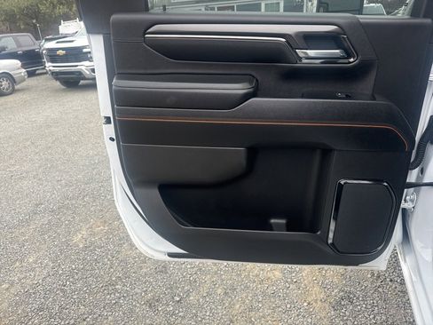 Used 2024 GMC Sierra 2500 AT4 w/ AT4 Preferred Package image 15