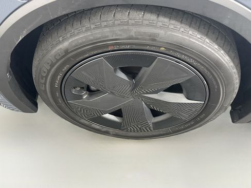 Used 2025 Toyota Prius LE image 11