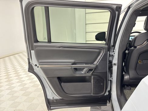Used 2024 Rivian R1S Adventure AWD/4WD image 17