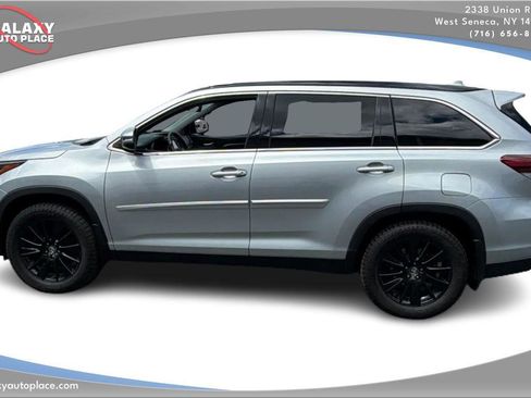 Used 2019 Toyota Highlander SE AWD/4WD image 8