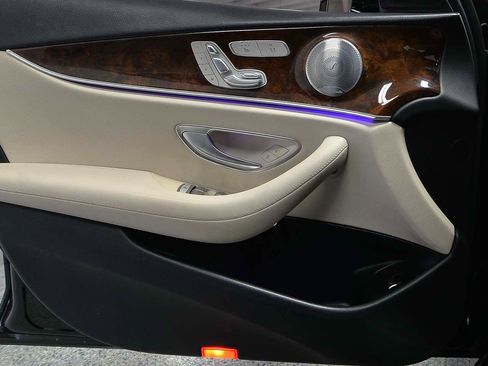 Used 2017 Mercedes-Benz E 300 image 7