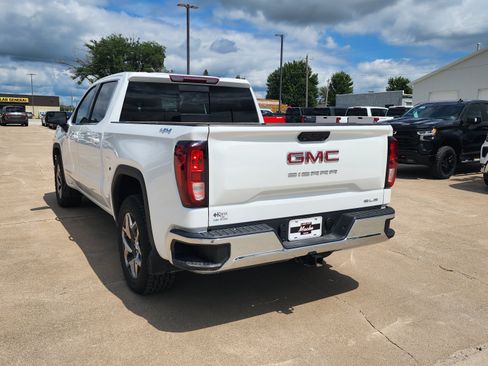 Used 2024 GMC Sierra 1500 SLE w/ Preferred Package AWD/4WD image 7