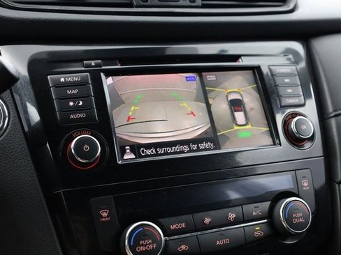 Used 2020 Nissan Rogue SV w/ Premium Package image 20