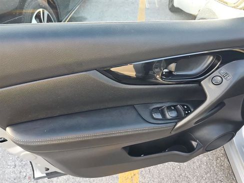 Used 2017 Nissan Rogue Sport SV w/ SV Premium Package image 9