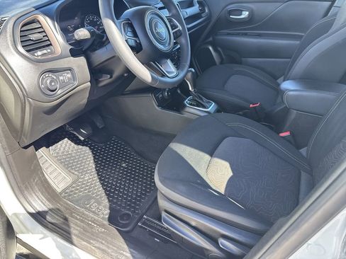 Used 2023 Jeep Renegade Latitude image 36