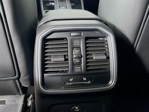 New 2026 Porsche Macan Base image 27