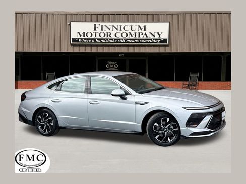 Used 2025 Hyundai Sonata SEL FWD image 1