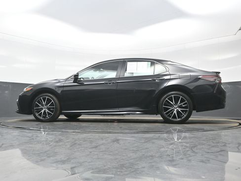 Used 2024 Toyota Camry SE image 27