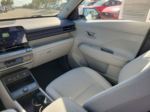 Used 2024 Hyundai Kona SEL w/ Convenience Package image 12