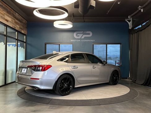 Used 2022 Honda Civic Sport image 3