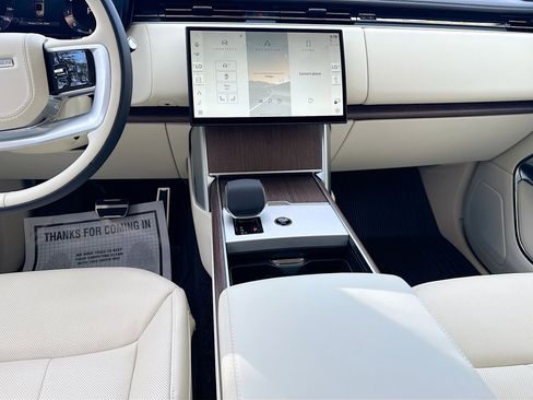 New 2026 Land Rover Range Rover Long Wheelbase SE AWD/4WD image 19