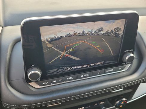 Used 2024 Nissan Rogue SV image 12