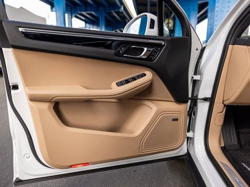 Certified 2025 Porsche Macan S image 38