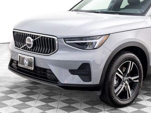 Used 2025 Volvo XC40 B5 Core image 36