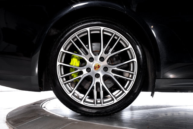 Used 2023 Porsche Panamera 4S w/ Premium Package AWD/4WD image 15