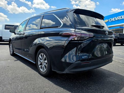 Used 2026 Toyota Sienna XLE FWD image 4