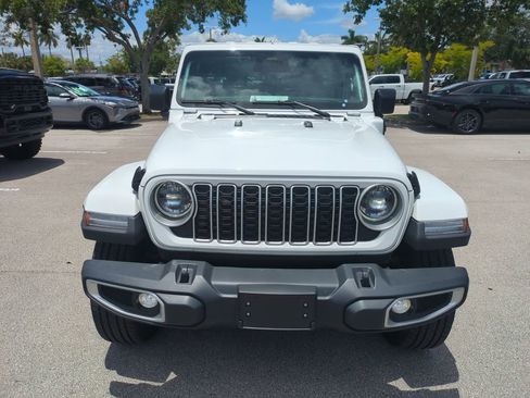 Used 2025 Jeep Wrangler Unlimited Sahara w/ Safety Group AWD/4WD image 4