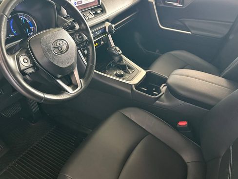 Used 2023 Toyota RAV4 XLE Premium AWD/4WD image 7