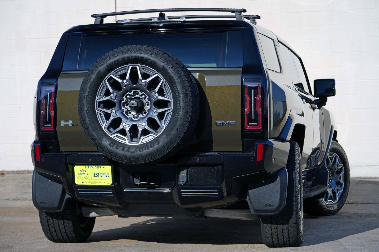 Used 2025 GMC Hummer EV 3X w/ LPO, Roof Cross Rail Package AWD/4WD image 4