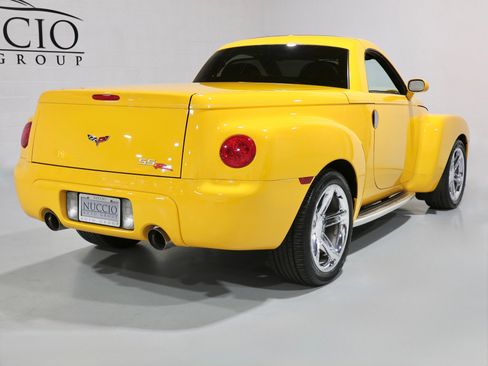 Used 2005 Chevrolet SSR w/ Preferred Equipment Group image 25