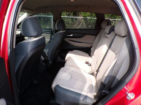 Used 2020 Hyundai Santa Fe SE AWD/4WD image 16