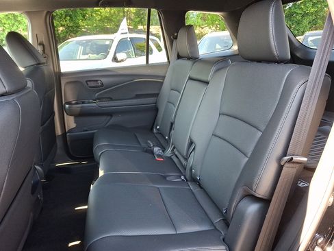 Used 2023 Honda Passport EX-L image 9