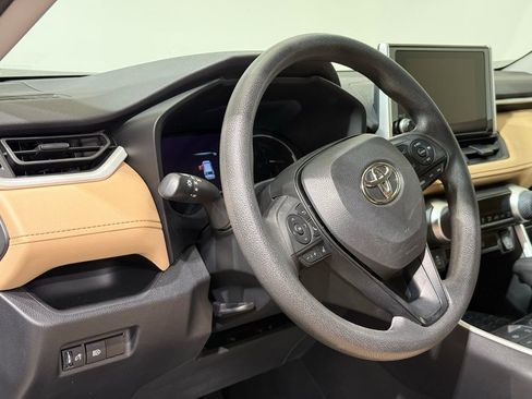 Used 2023 Toyota RAV4 LE image 17