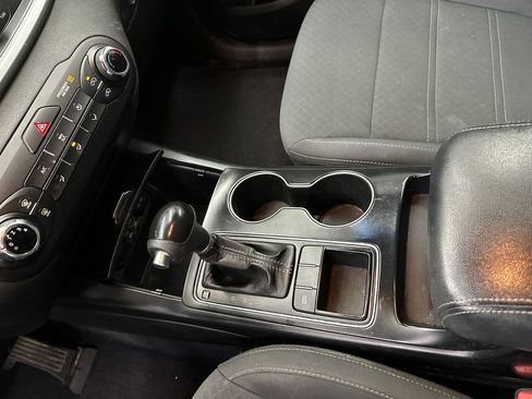 Used 2017 Kia Sorento LX image 29