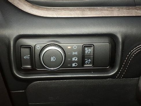 Certified 2023 Ford Explorer Platinum w/ Technology Package AWD/4WD image 17