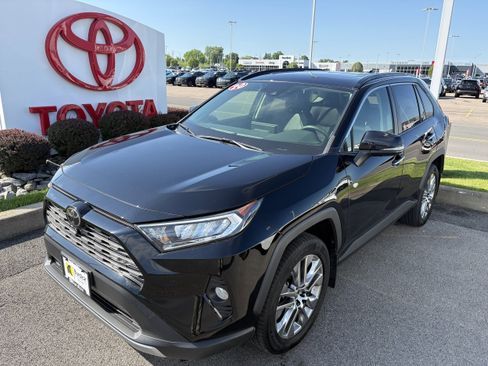 Used 2020 Toyota RAV4 Limited AWD/4WD image 10