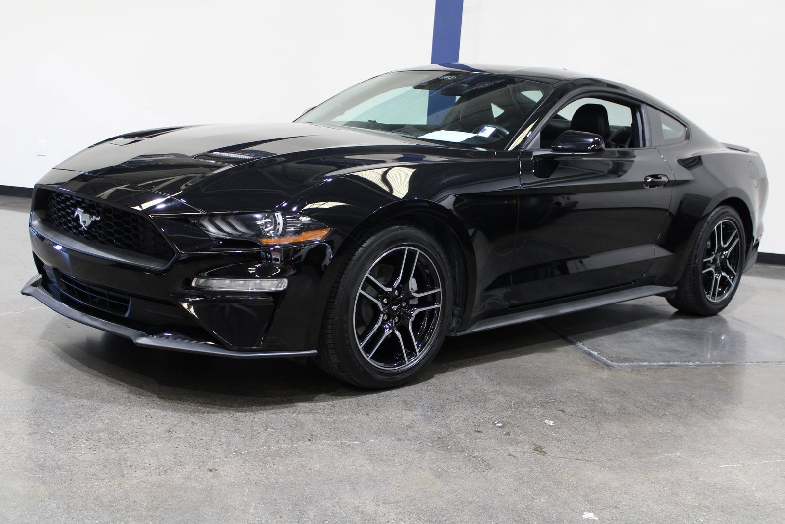 Used 2022 Ford Mustang Premium RWD image 5