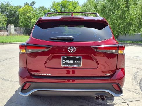 Used 2024 Toyota Highlander XSE FWD image 4