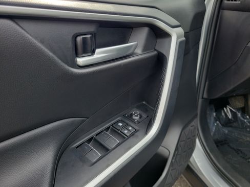 Used 2025 Toyota RAV4 XLE AWD/4WD image 18