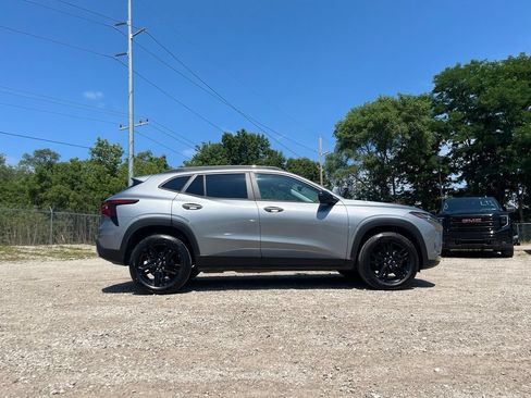 Used 2025 Chevrolet Trax ACTIV FWD image 7